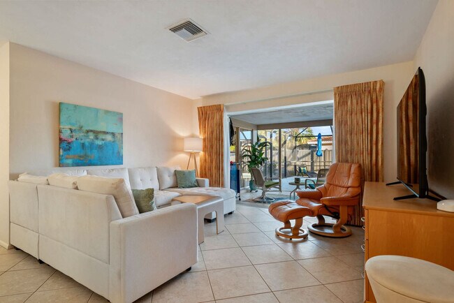 Foto del edificio - 7423 Dickens Dr