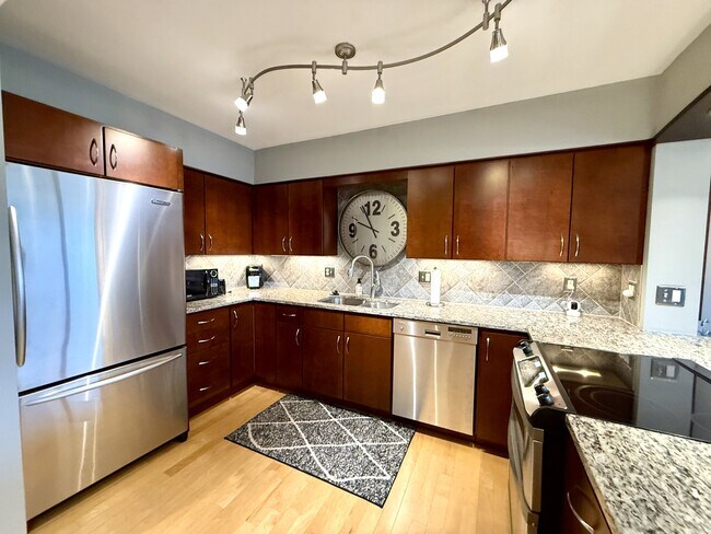 Foto del edificio - 803 W 48th St