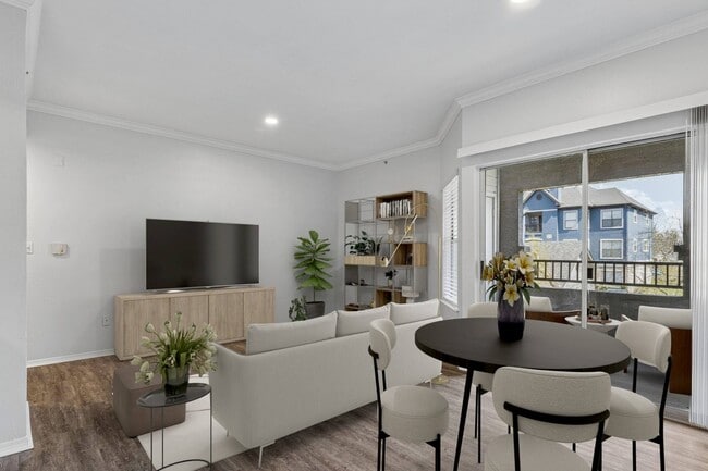 Building Photo - 530 Buckingham
