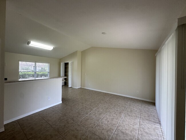 Foto del edificio - Charming 2 bedroom, 2 bathroom end unit