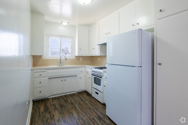 1BR, 1BA - 550SF Kitchen - 536 S. Flower St.