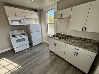 Building Photo - 818 Church St