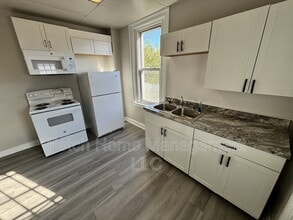 Building Photo - 818 Church St