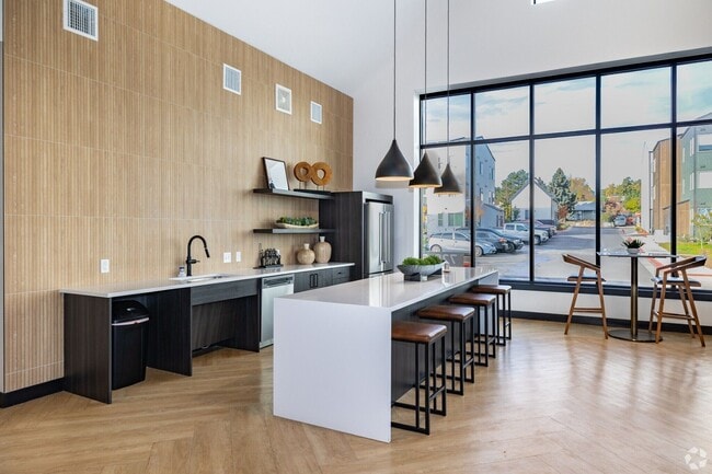 Building Photo - Start Living the Good Life at Pascal Gardens!