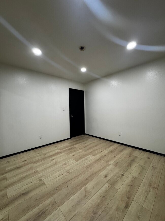 Foto del edificio - 4310 W 170th St