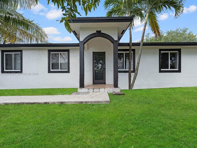 Building Photo - 26650 SW 138th Ct