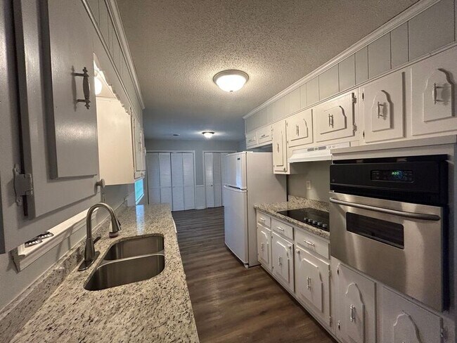 Building Photo - 803 Canterbury Cove