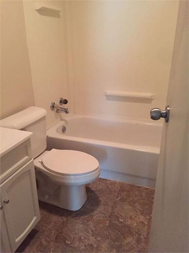 Foto del edificio - 1621 Clover Ln