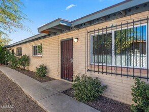 Building Photo - 1408-1410 N Hualpai Rd