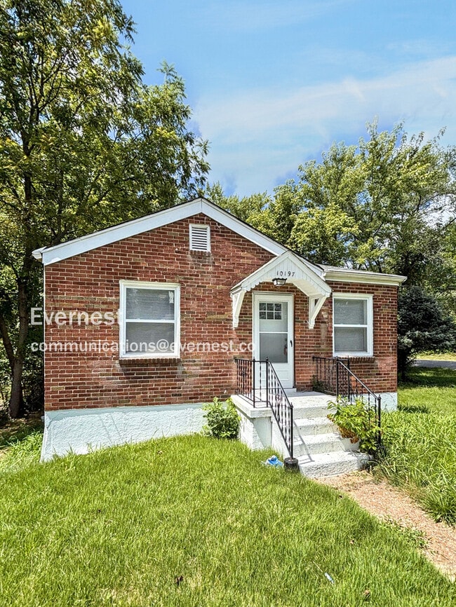 Building Photo - 10197 Green Valley Dr