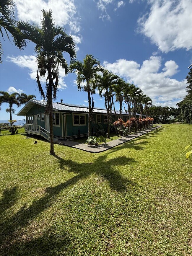 Building Photo - Honolii Fully Furnished Residence