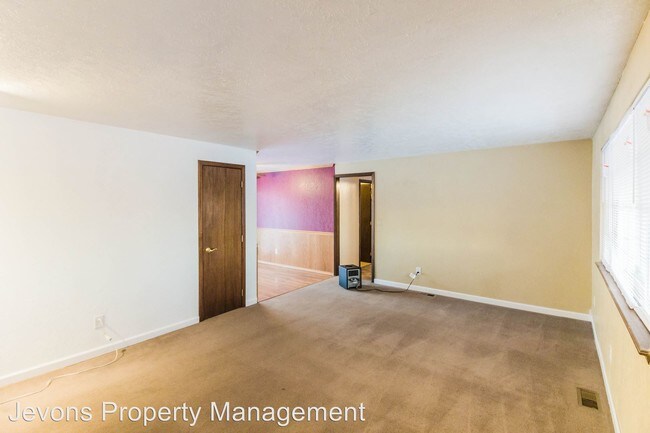 Building Photo - 3 br, 2 bath House - 8807 W Chestnut