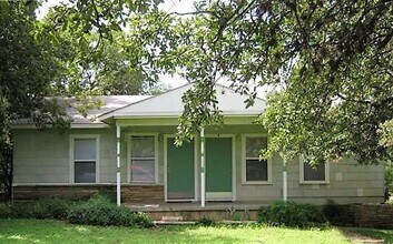 Building Photo - 4501 Lareina Dr