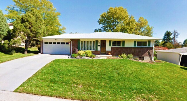 Wonderful Hilltop home! - 2730 S Utica St