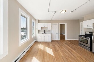 Building Photo - 50 Common St