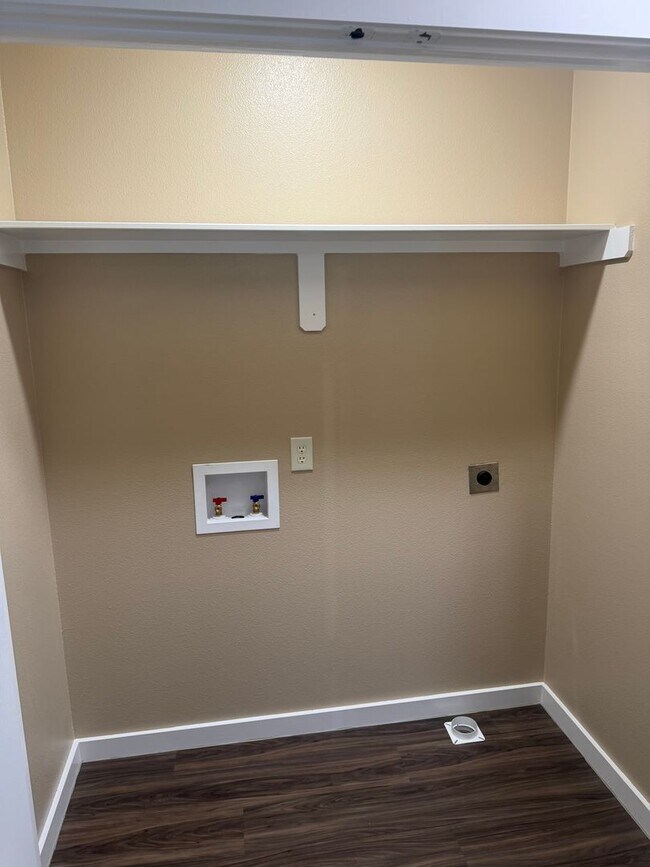 Foto del edificio - 717-719 Augusta Ave