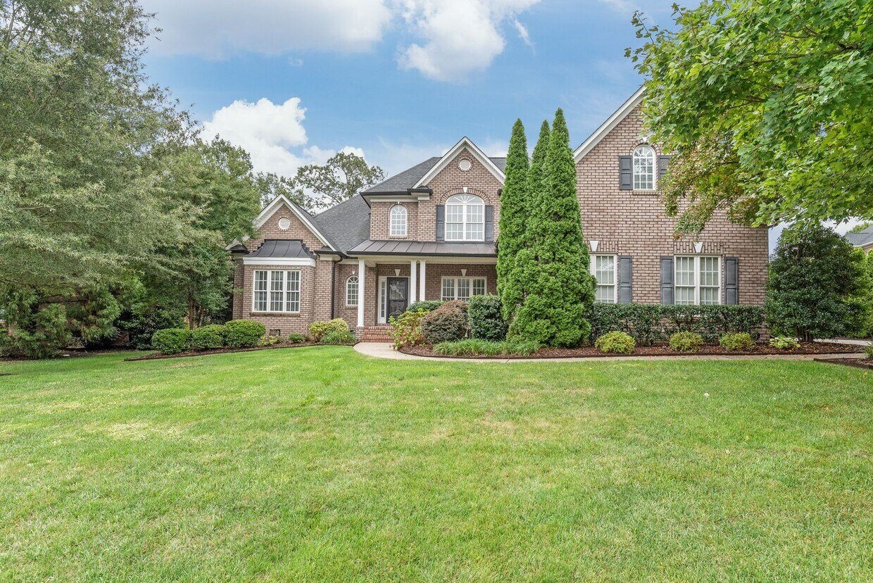 Primary Photo - 5 Bedroom Home in Harrisburg!
