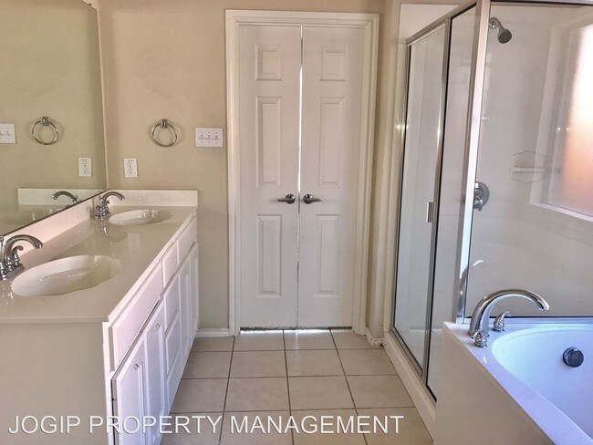 Foto del edificio - 501 Rafael Ct