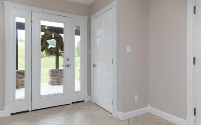 Building Photo - Beautiful Home on 1 acre lot in Milton