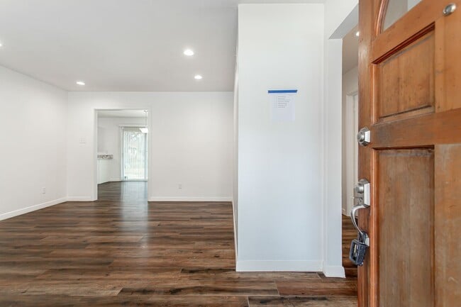 Building Photo - 3 bedroom, 2 bath in Mesquite Tx