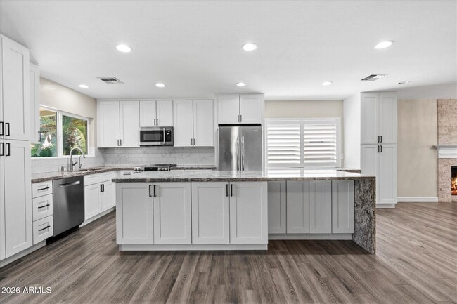 Building Photo - 8642 E San Bruno Dr