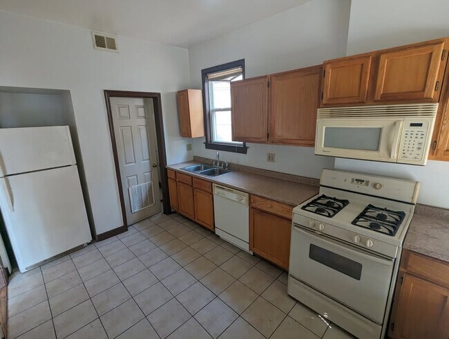 Foto del edificio - 6215 S Eberhart Ave