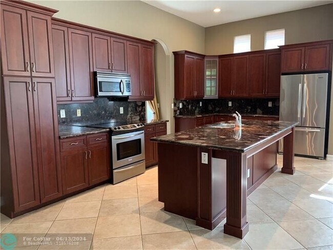 Building Photo - 10635 NW 83rd Ct