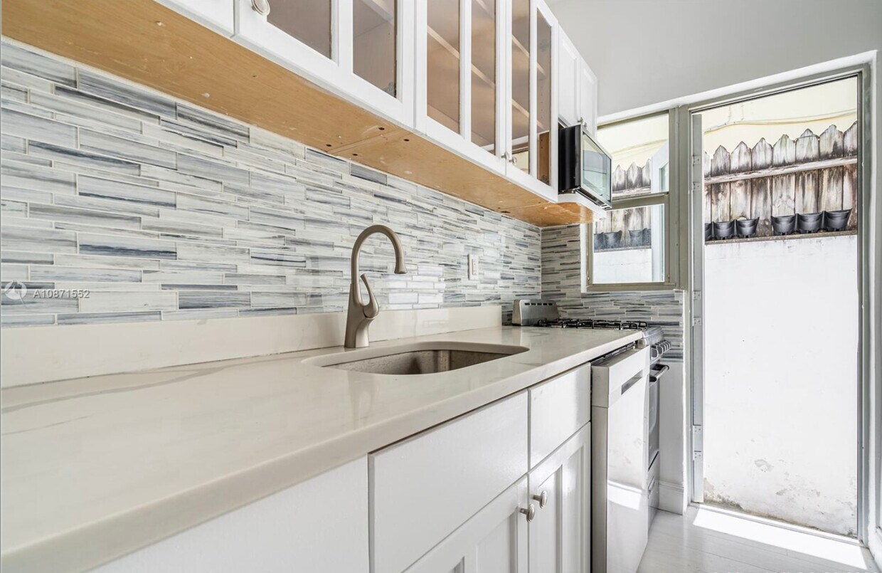 Foto principal - 717 Jefferson Ave