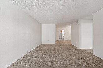 Building Photo - 2800 Jeanetta St