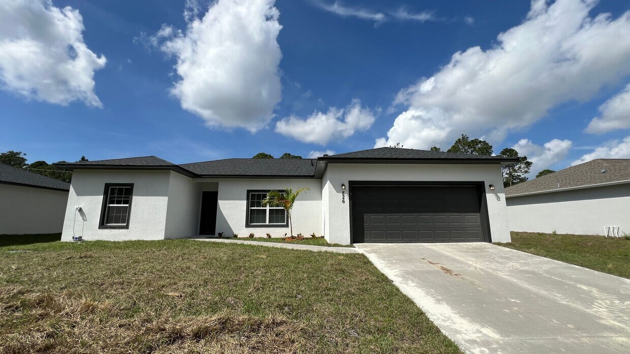 Primary Photo - FANTASTIC 3 BD/2BA Home in Beautiful Palm ...