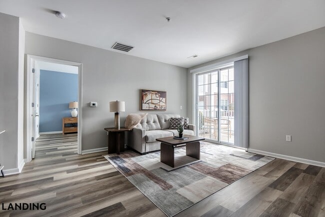 Building Photo - 100 River Park Dr