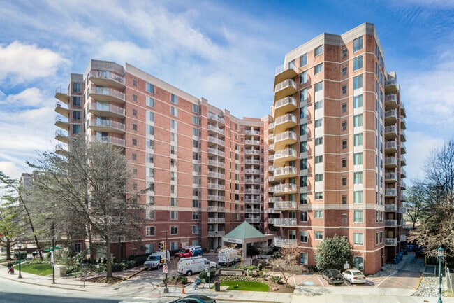 Building Photo - The Chase at Bethesda