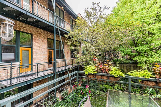 Foto del edificio - 601 Linden Pl