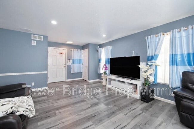 Building Photo - 8924 La Margarita Way