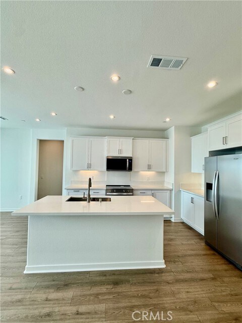 Foto del edificio - 16055 Montenegro Ln