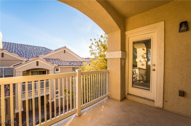 Foto del edificio - 5855 Valley Dr