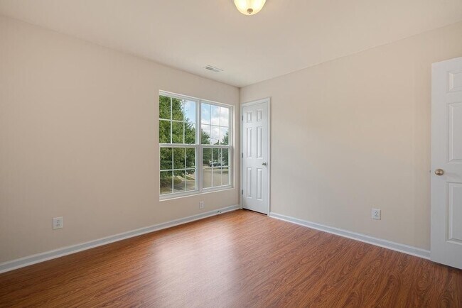 Foto del edificio - 5020 Babbling Brook Dr