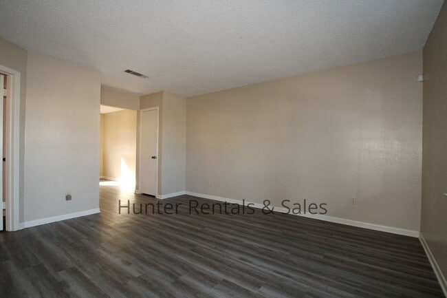 Building Photo - Two-Story Living!