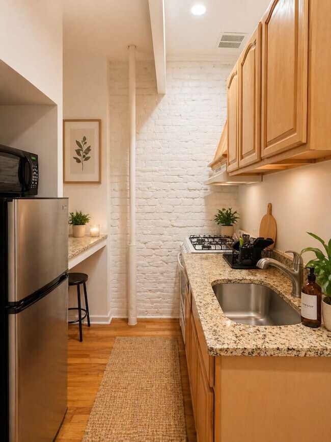 Foto del edificio - 156 W 15th St