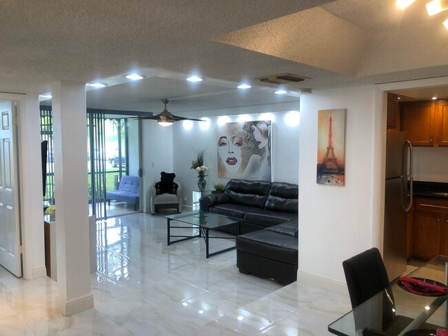 Foto del edificio - International Village/ Fully Furnished