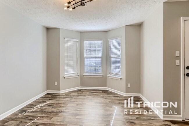 Building Photo - 270 Hayward Ln