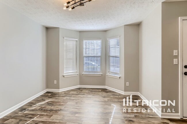 Foto del edificio - 270 Hayward Ln