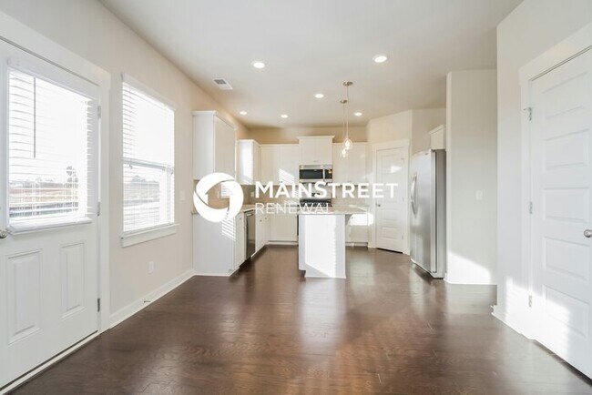Foto del edificio - 4 Bedroom Pet-Friendly Home in Murfreesboro, TN with Main Street Renewal