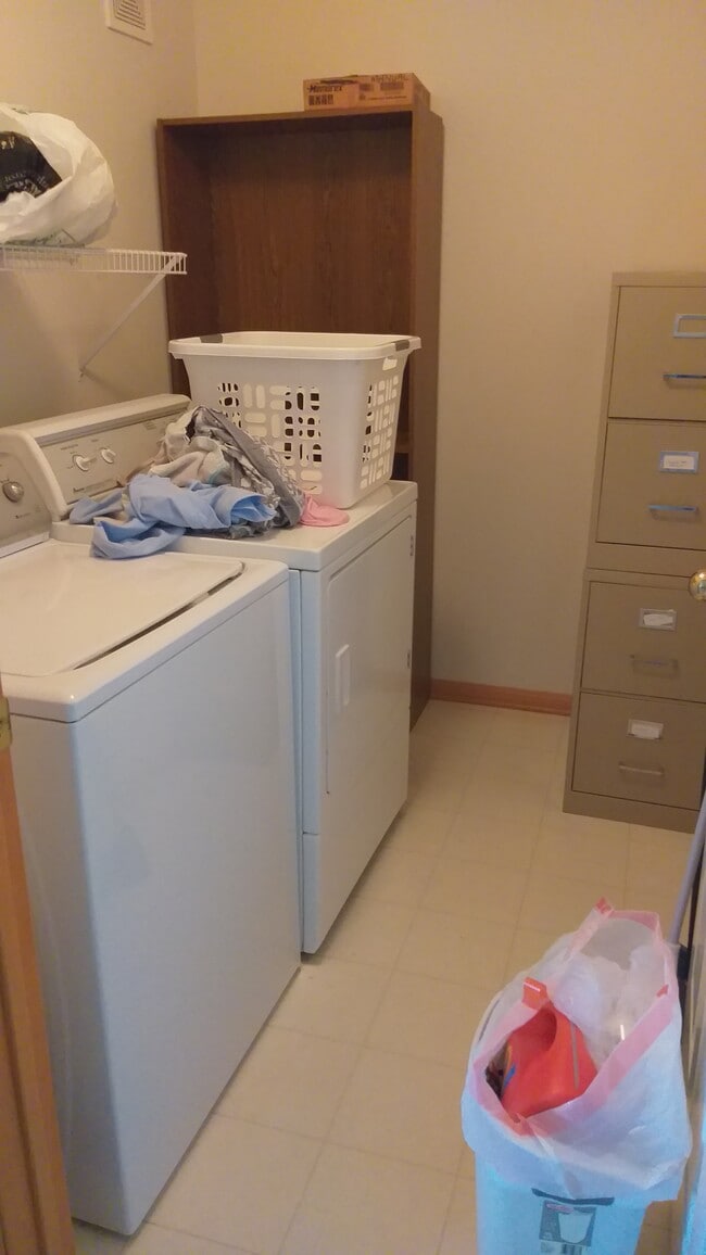 Building Photo - 2187 Cool Stream Cir