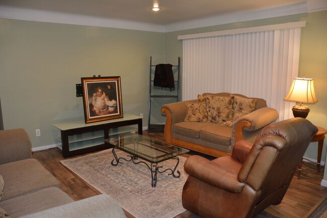 Foto del edificio - 24271 Kenosha St