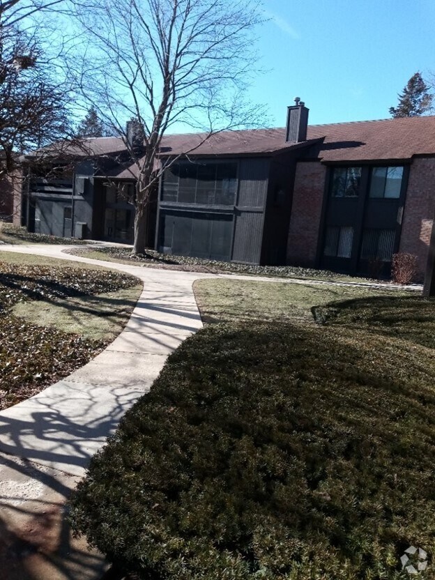 Building Photo - 710 Saint Andrews Ln