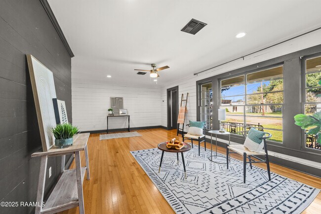 Foto del edificio - 107 Acadian Dr