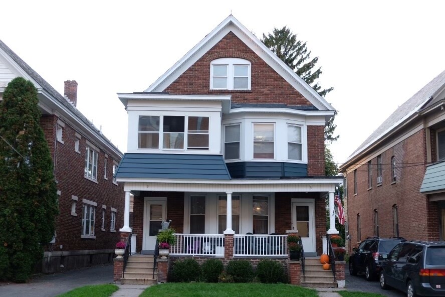 Primary Photo - 3 Parkwood St