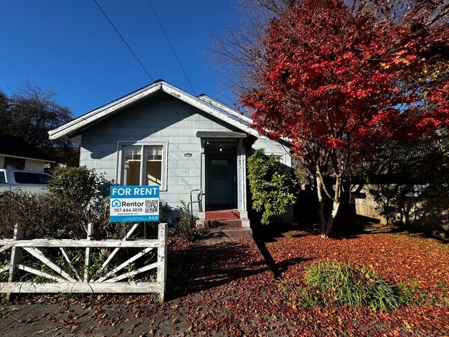 Foto del edificio - Sit out with your pet on the patio of this Arcata home!