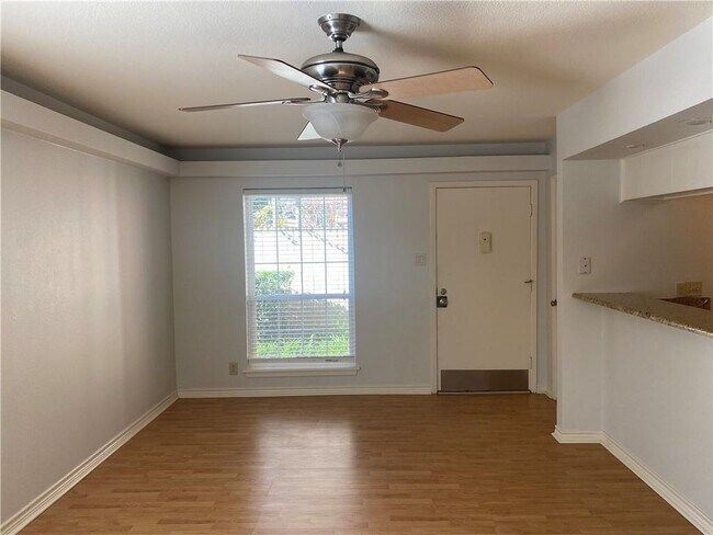 Foto del edificio - 7920 Rockwood Ln